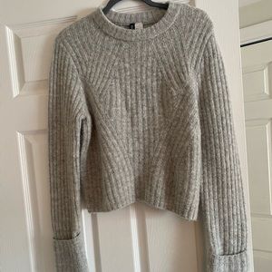 Light gray sweater - long sleeves